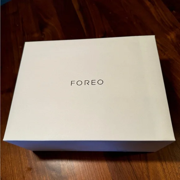 FOREO UFO Bundle with 7 Masks